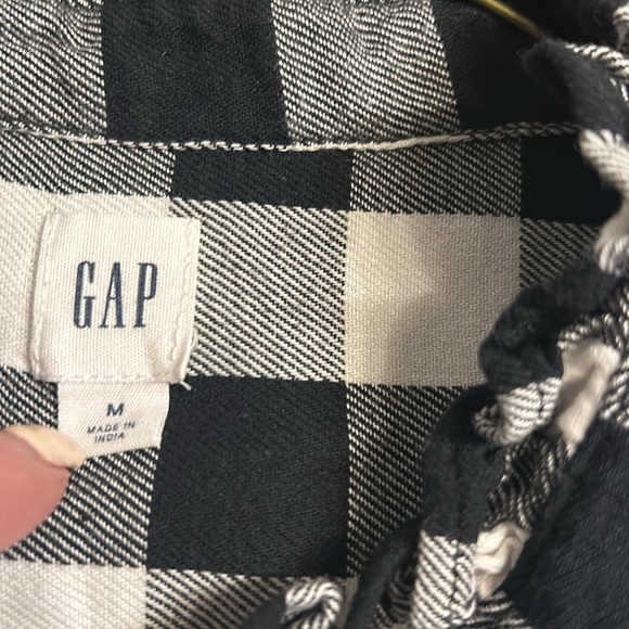 GAP Buffalo plaid Ruffle Popover Blouse Black and white buffalo check  size M - Picture 11 of 11
